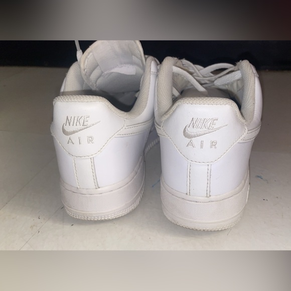 all white ups nike